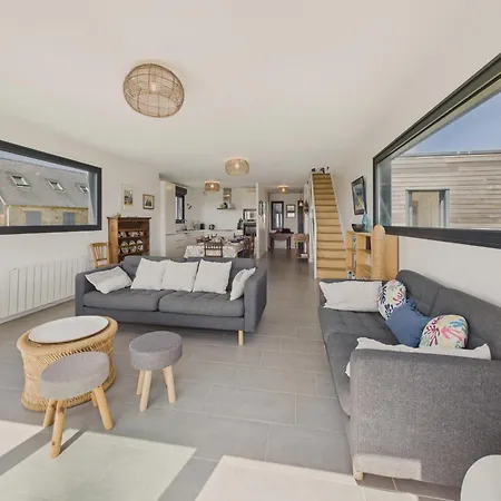 Vue - Maison Pour 5 Adultes Et 2 Enfants *